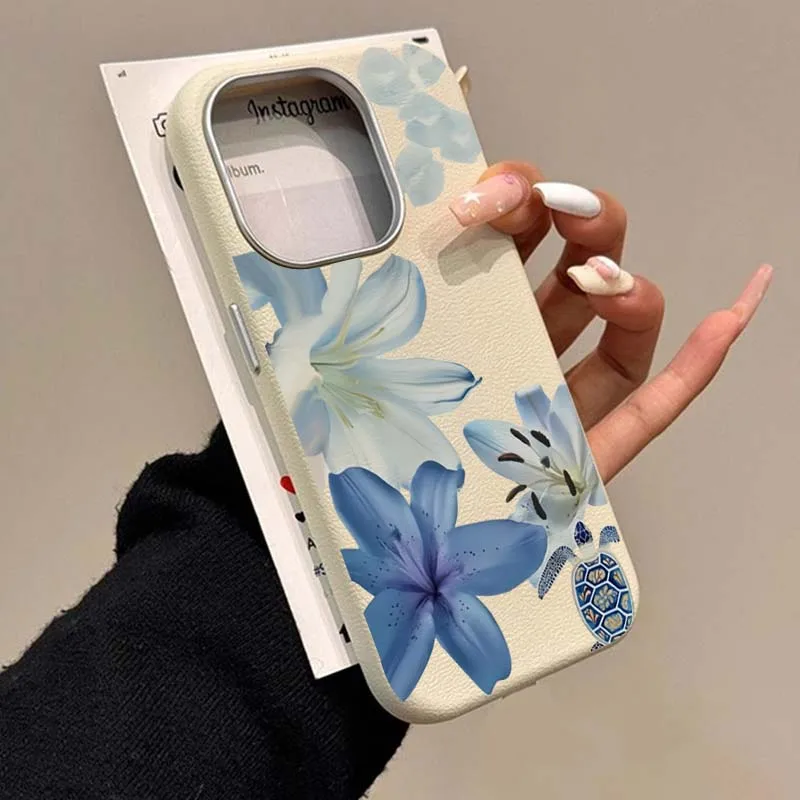 Xiaomi Redmi Note 13 - Elegante Handyhülle mit Blauem Lilien-Muster für